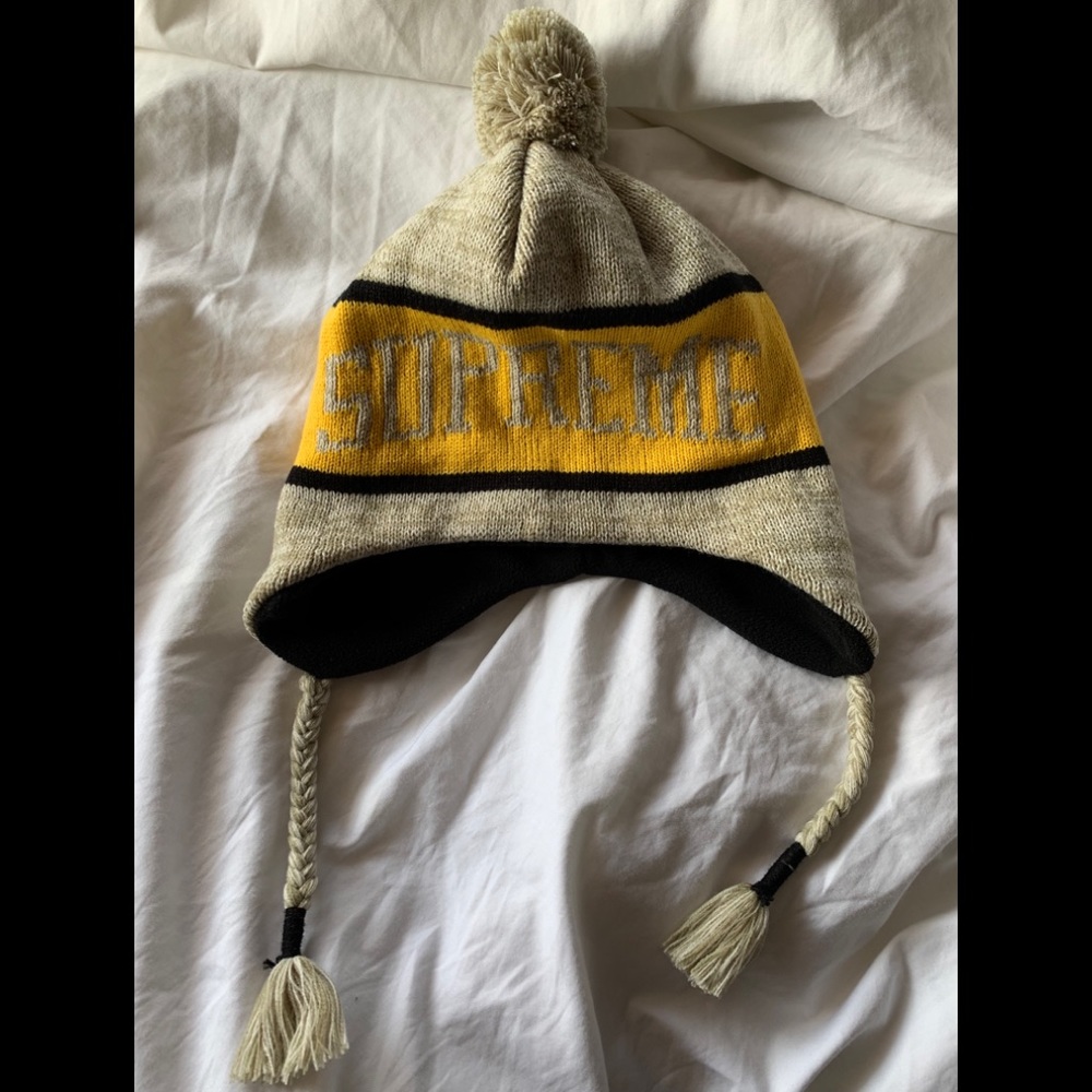 SUPREME Heathered Earflap Beanie - Picture 2 of 4